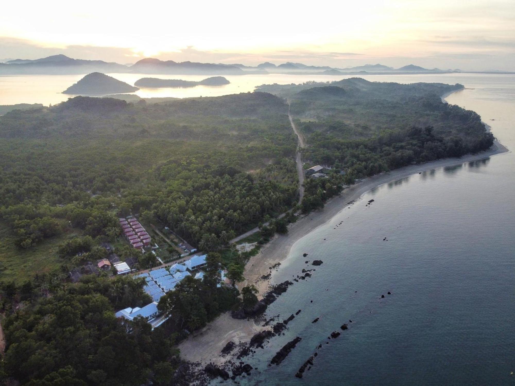 Horizon Beach Resort Koh Jum Exterior photo