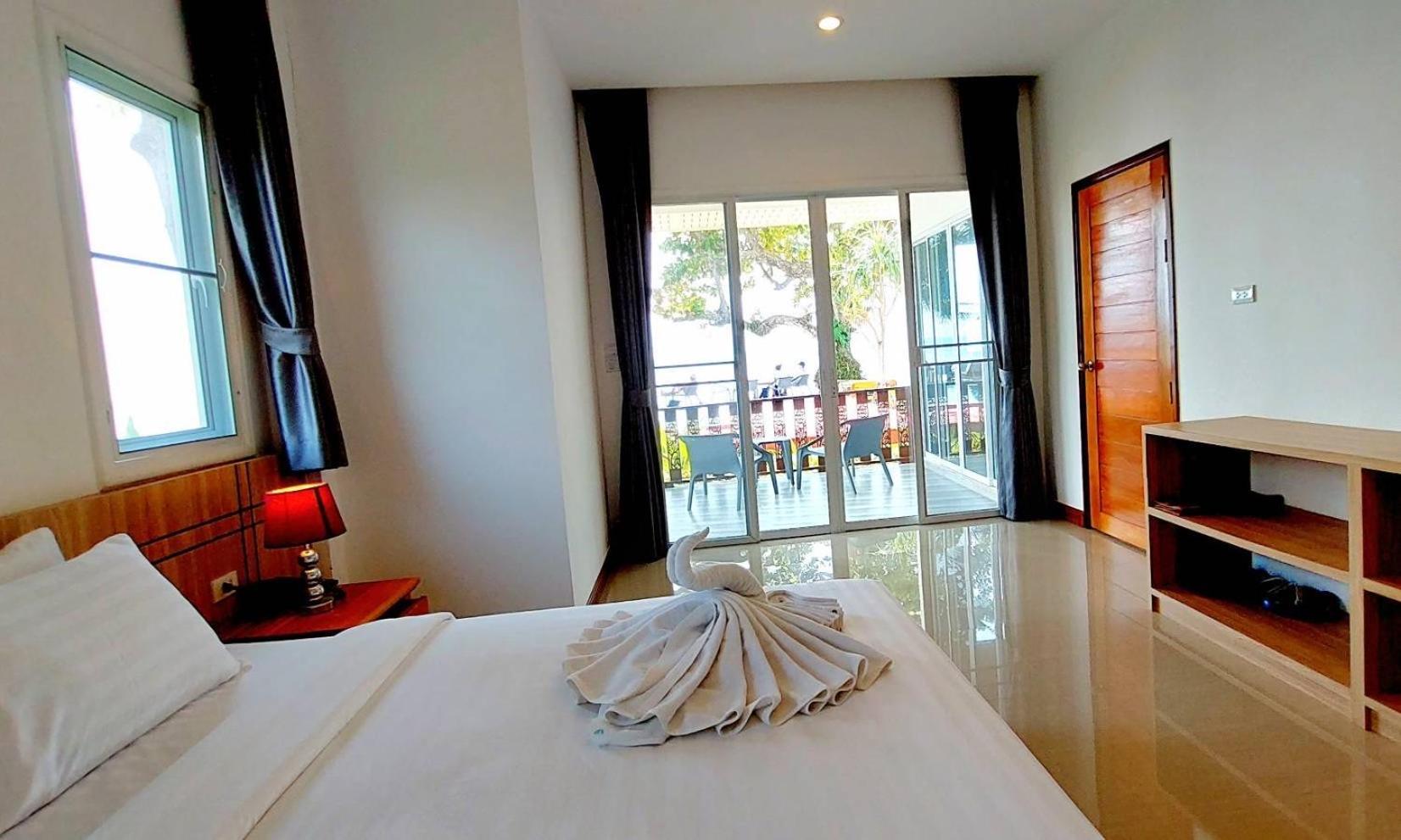 Horizon Beach Resort Koh Jum Exterior photo