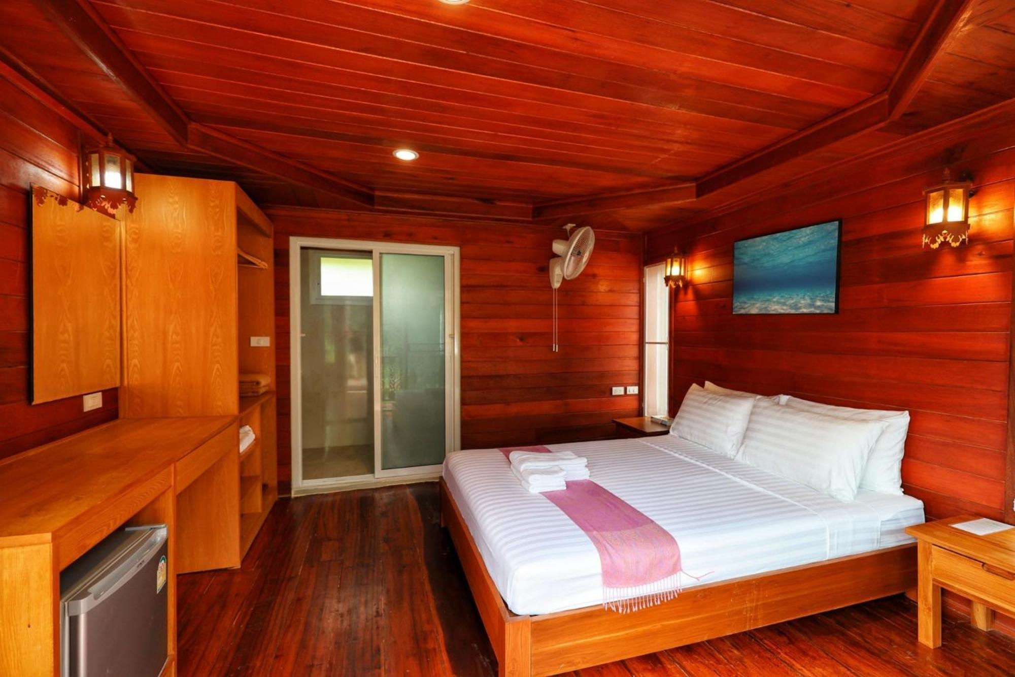 Horizon Beach Resort Koh Jum Exterior photo