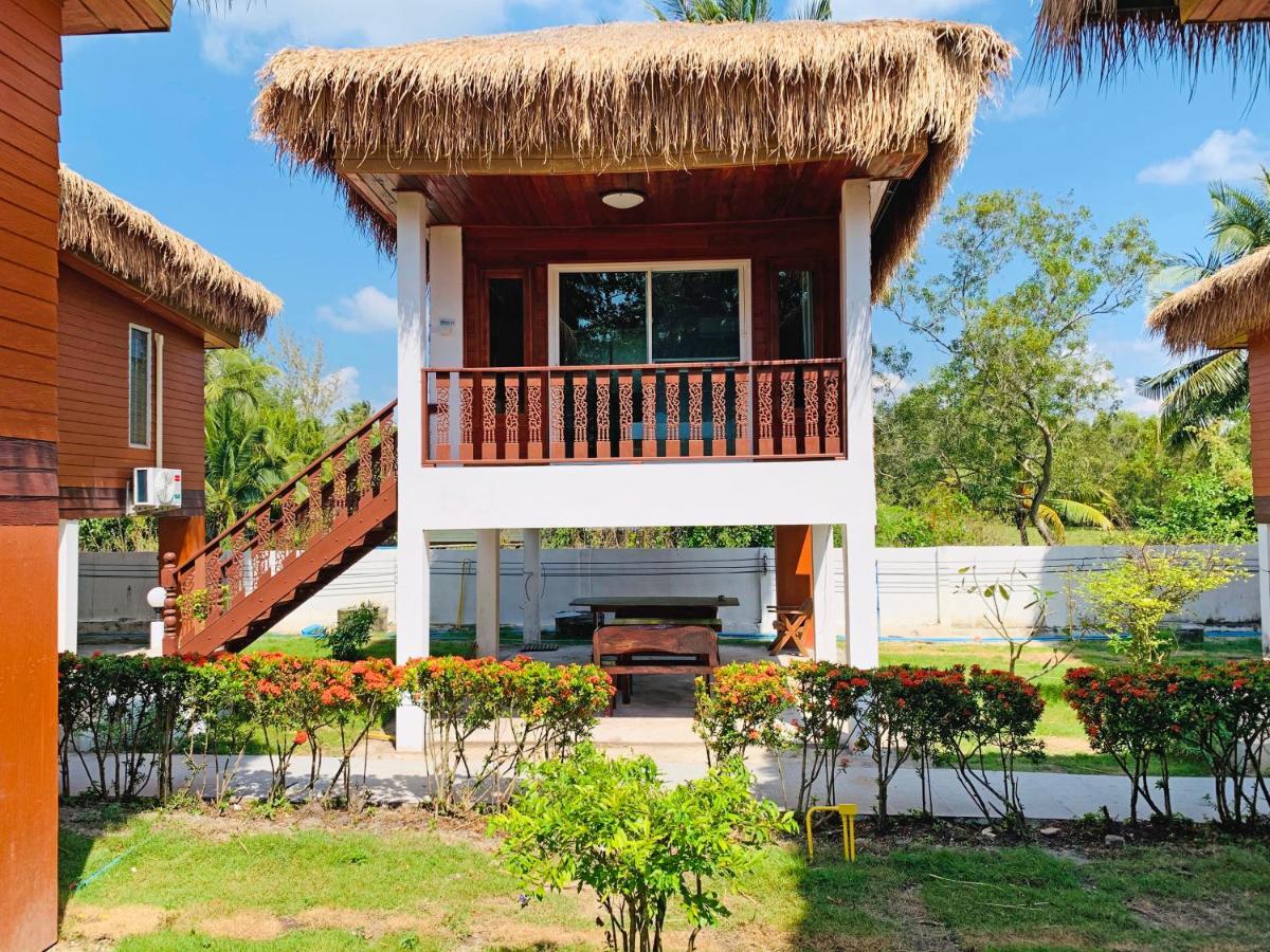 Horizon Beach Resort Koh Jum Exterior photo